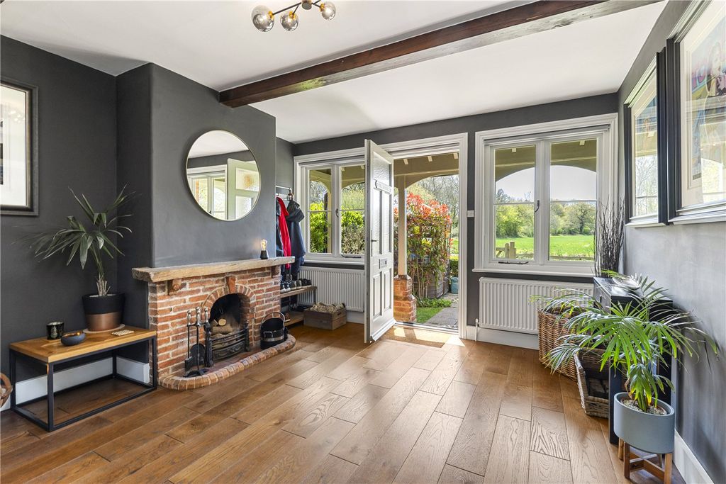 Property photo 2 of 34 Entrance Hall