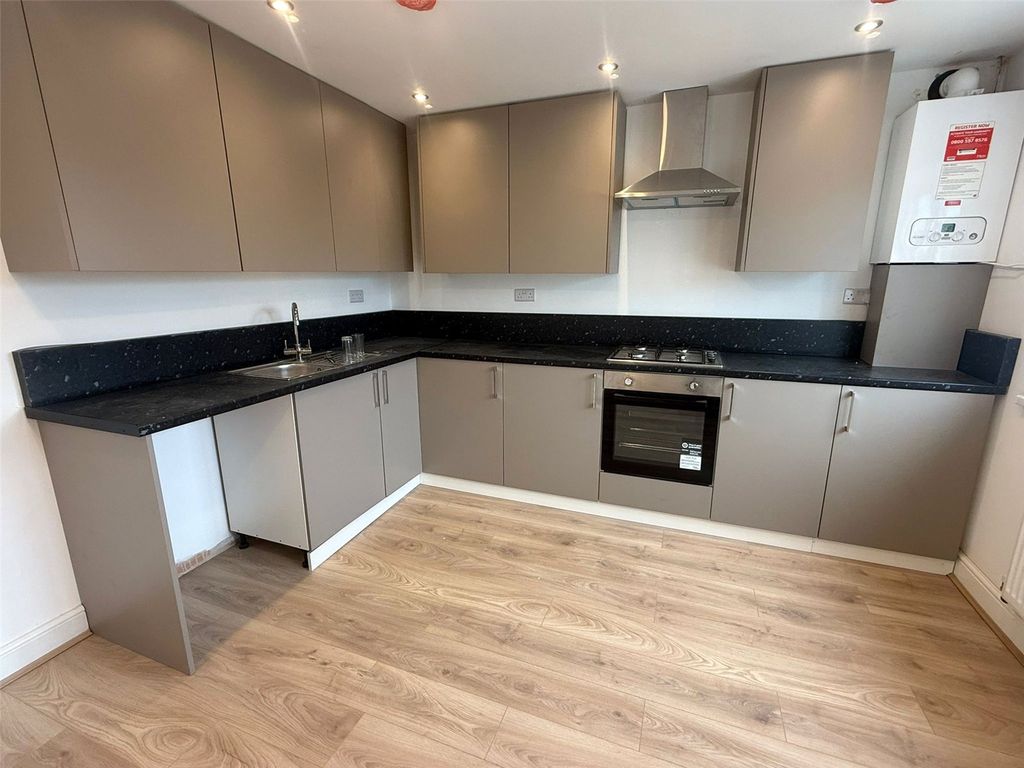 Property photo 3 of 5 Kitchen