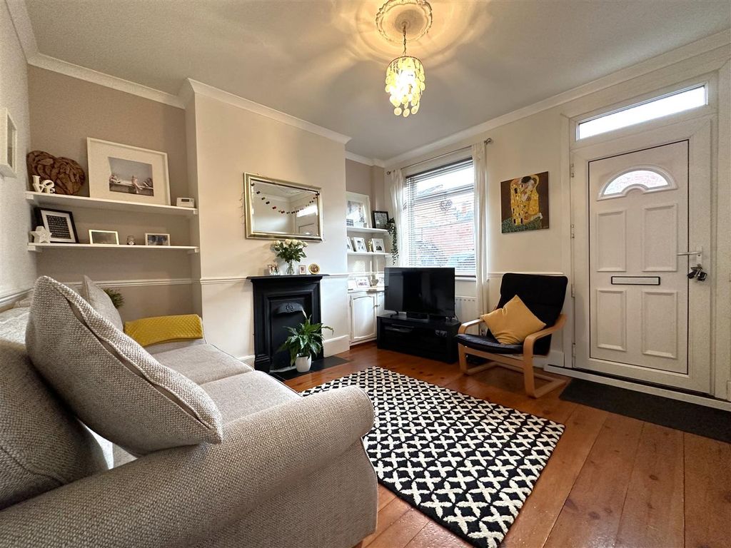 Property photo 2 of 15 Lovely Lounge 293