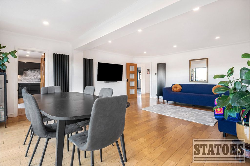 Property photo 3 of 21 Picture No. 18