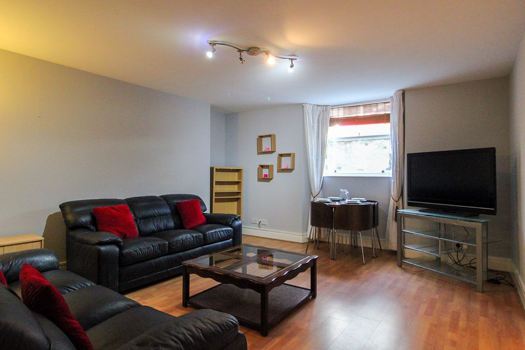 Property photo 2 of 7 Living Room