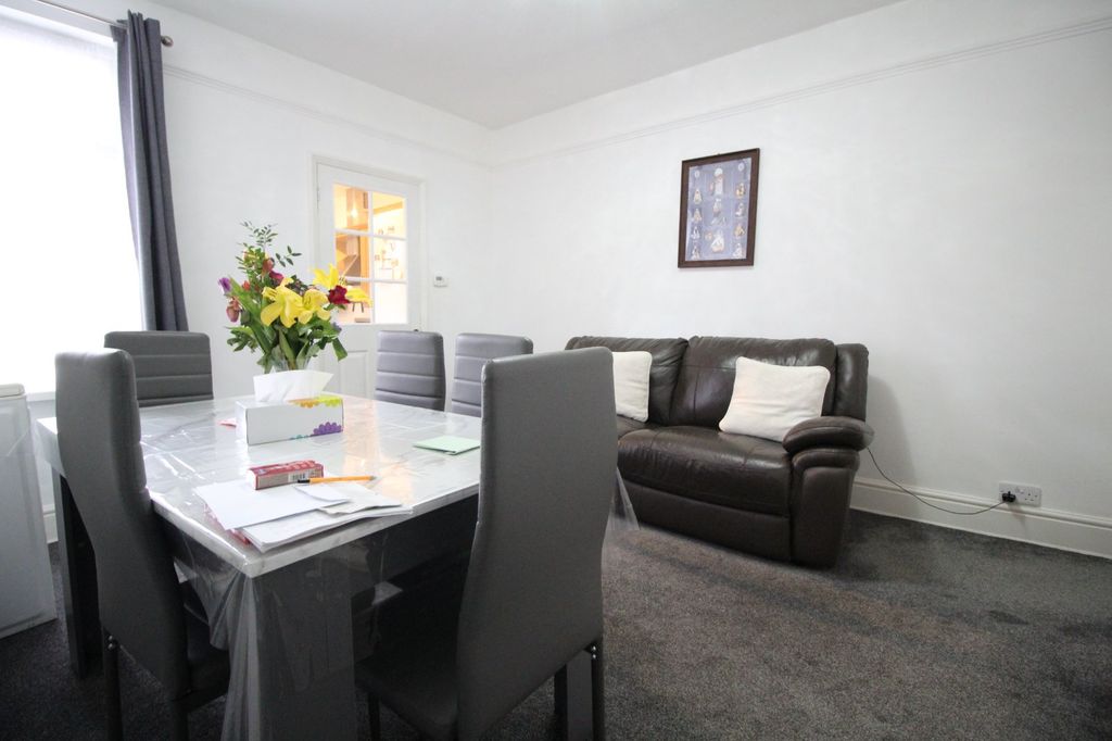 Property photo 3 of 17 Dining Room