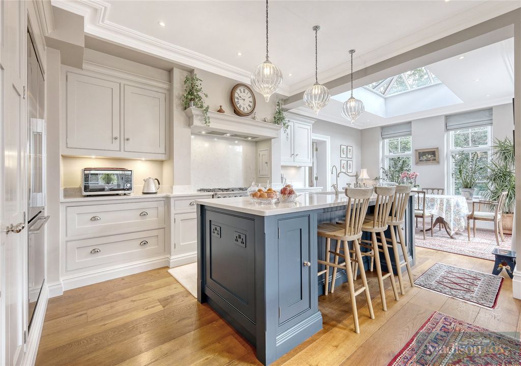 Property photo 2 of 59 Picture No. 11