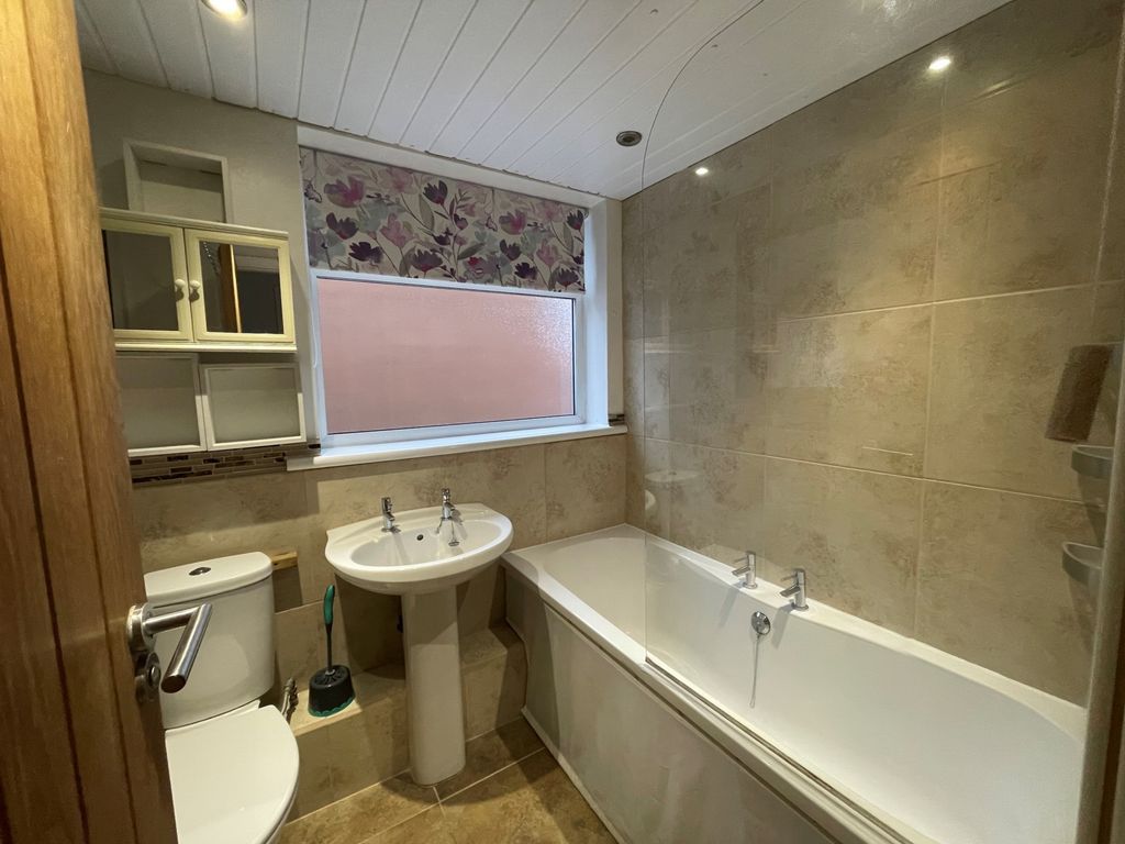 Property photo 3 of 8 Photo 2