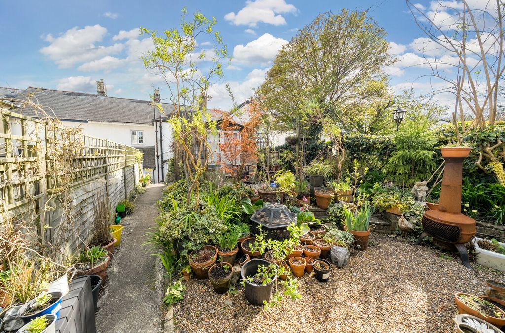 Property photo 3 of 10 Garden