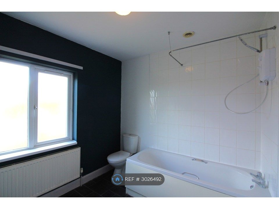 Property photo 2 of 12 Bathroom