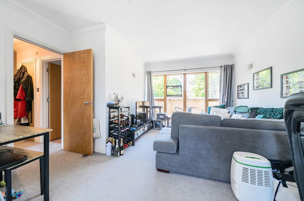 Property photo 3 of 10 6-6823B487B0Ab7-1...
