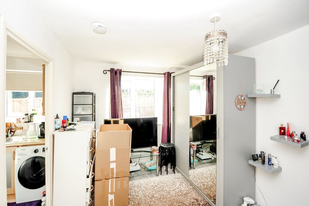 Property photo 2 of 5