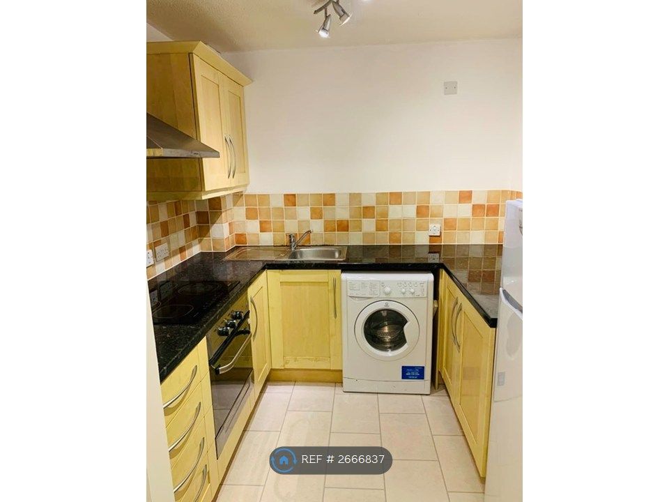 Property photo 3 of 7 Kitchen