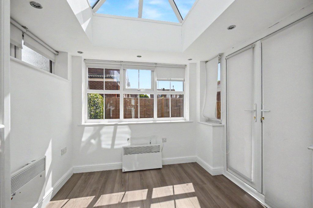 Property photo 2 of 11 Picture No. 17