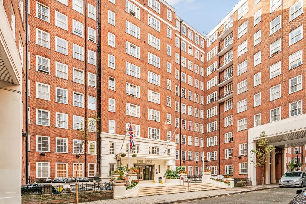 Property photo 1 of 8 External