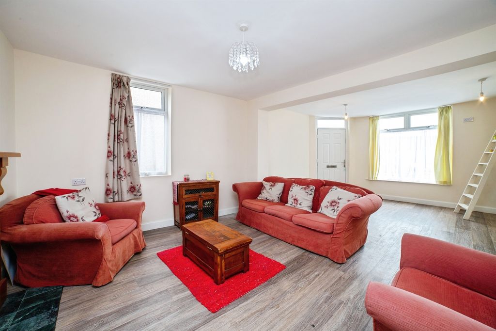 Property photo 2 of 17