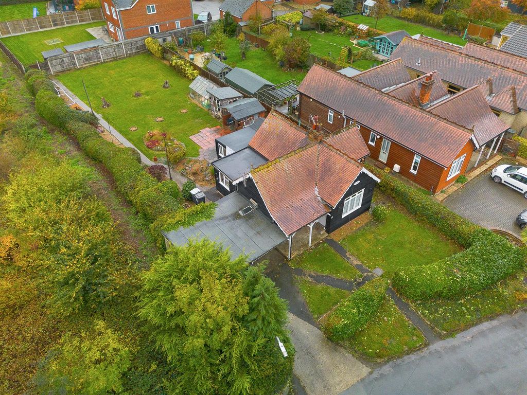 Property photo 3 of 27 Mackenders Lane, Eccles4.Jpg