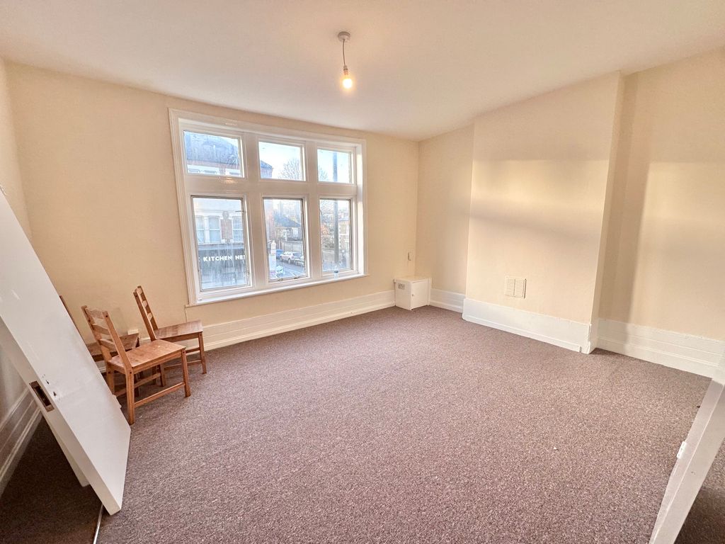 Property photo 1 of 6 Reception