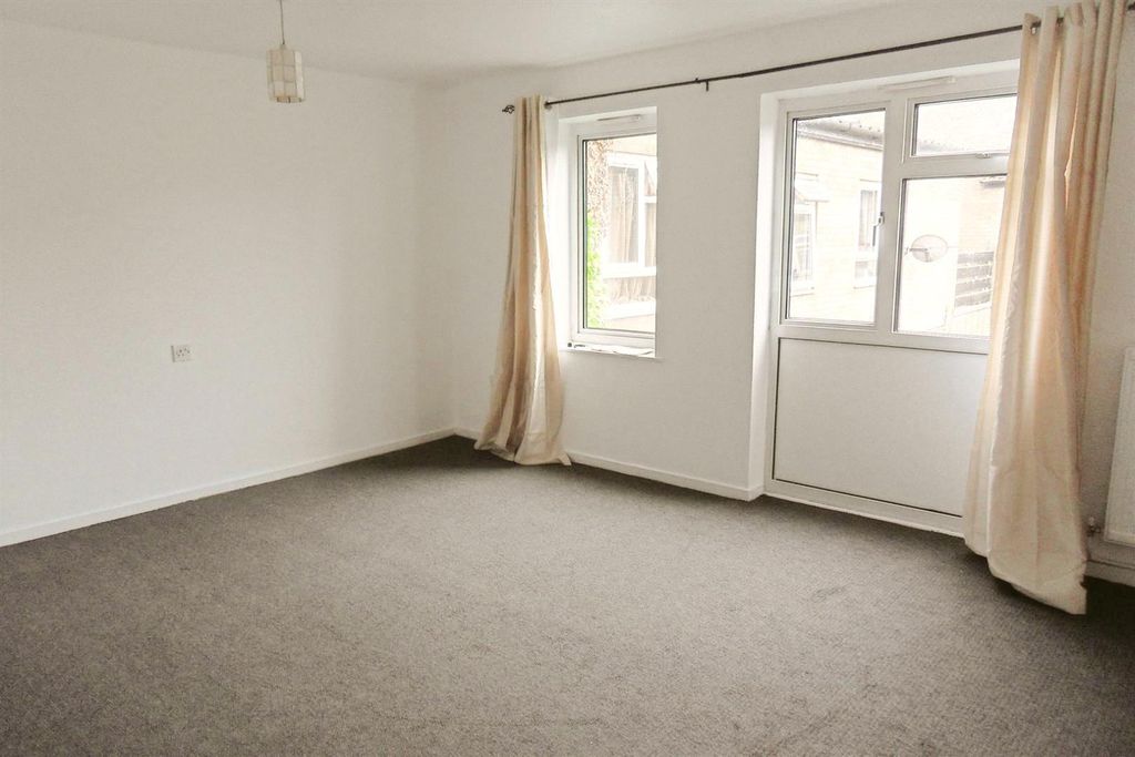 Property photo 3 of 8 G.Jpg