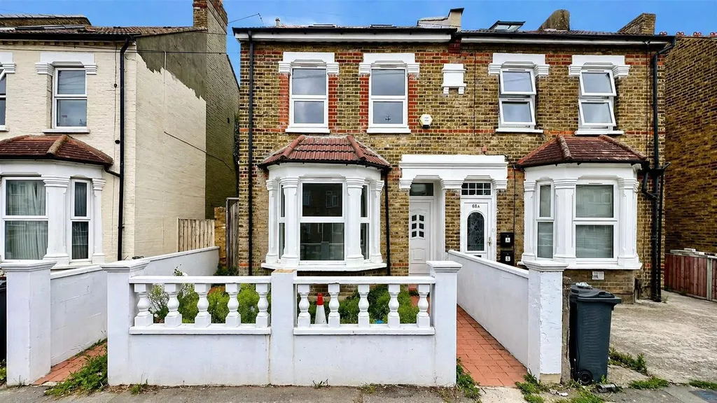 House in London, London Borough of Hounslow - View 3