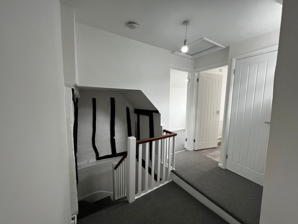 Property photo 1 of 7 Entrance Hall