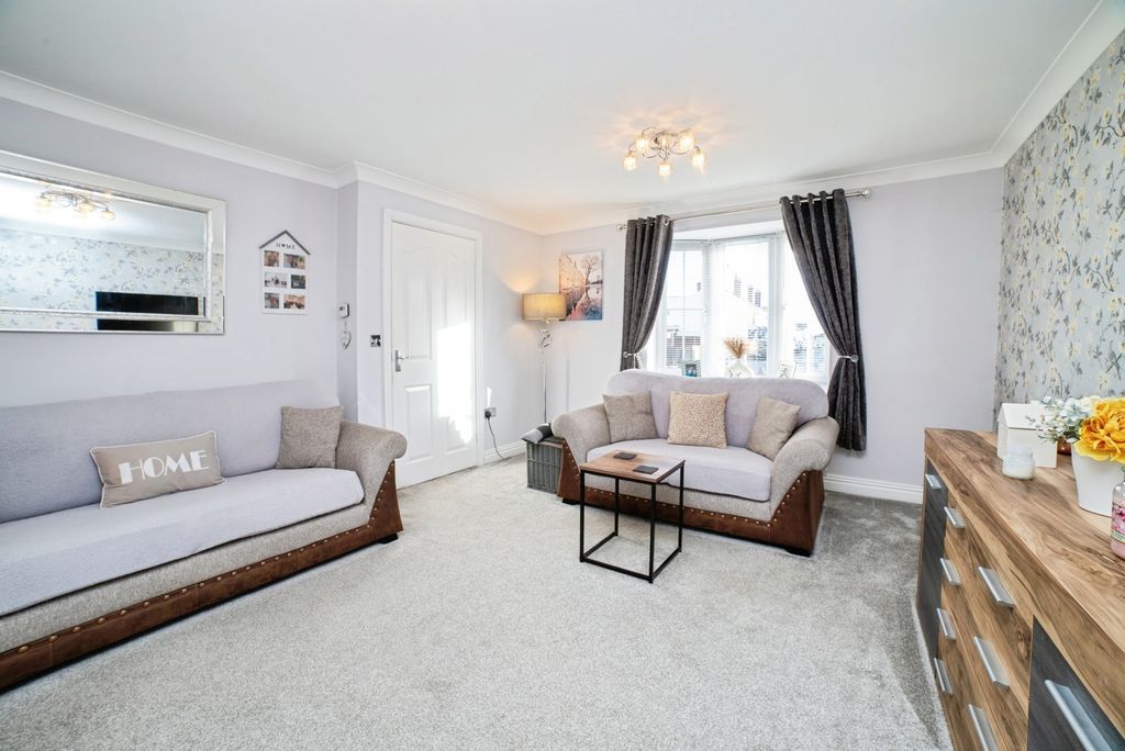 Property photo 2 of 12 Lounge