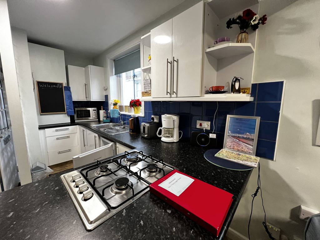 Property photo 3 of 8 Photo 4