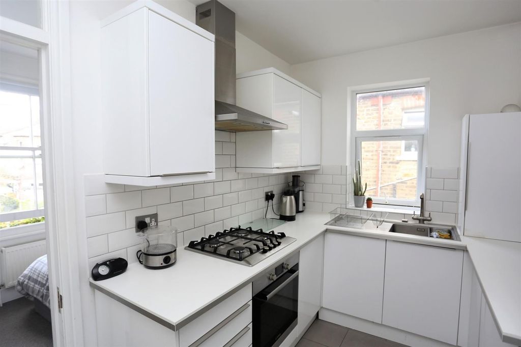 Property photo 3 of 10 3