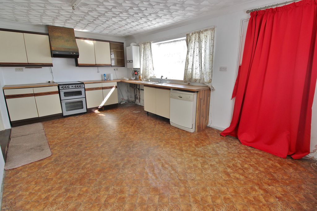 Property photo 3 of 23