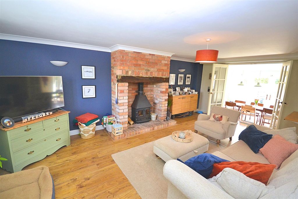 Property photo 2 of 21 17 (27).Png