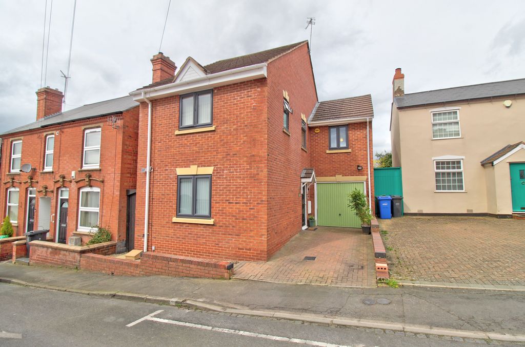 Property photo 2 of 25 Front