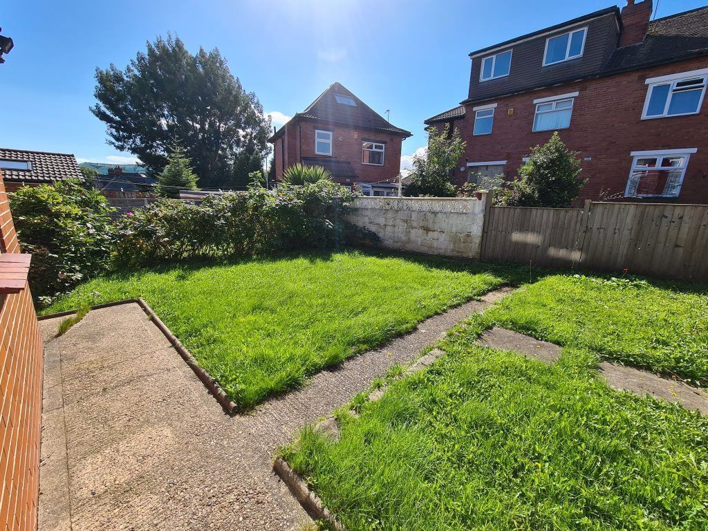 Property photo 1 of 7 A Bright And Well-Maintained Garden Space Featurin...