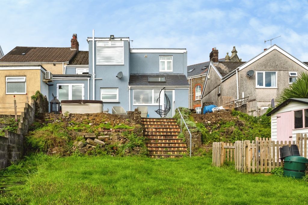 Property photo 2 of 32