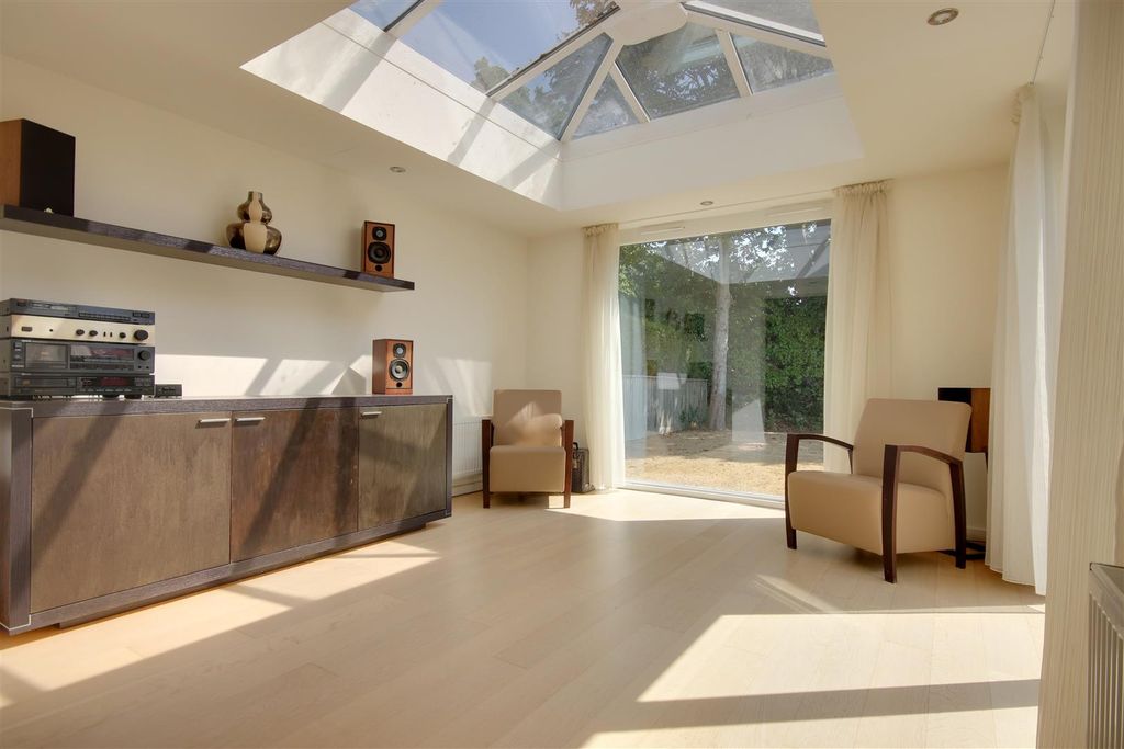 Property photo 3 of 17 Orangery.Jpg