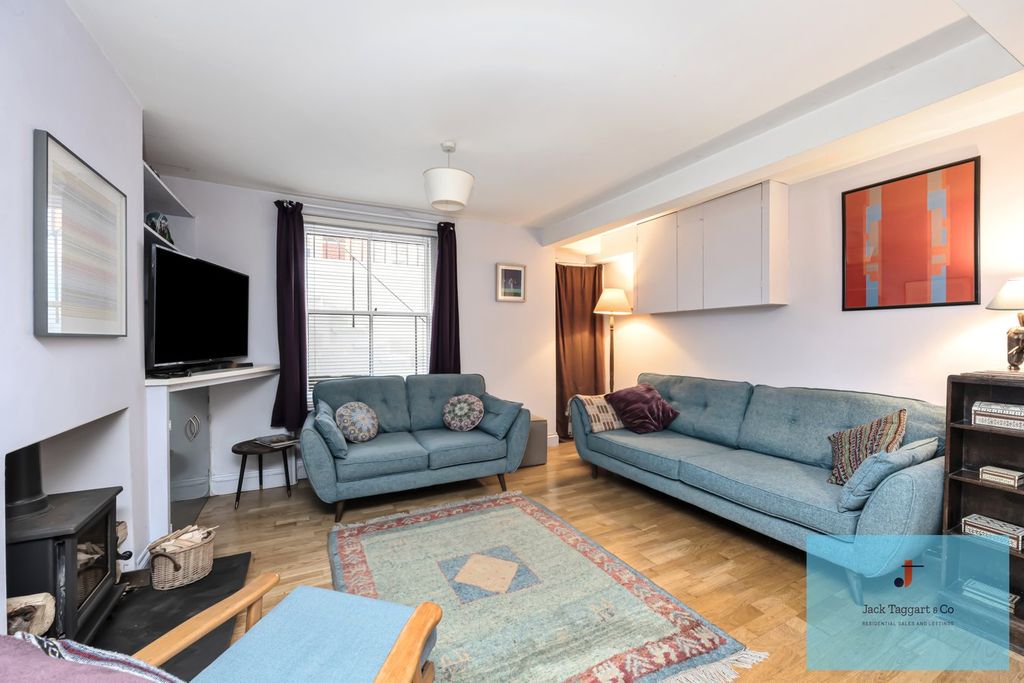 Property photo 3 of 15