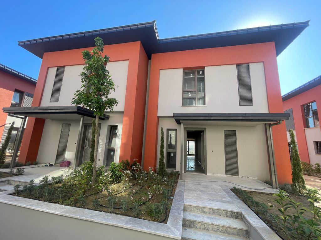 Property photo 3 of 15 Istanbul European Luxury Apartments & Villas For Sale - Duplex Villas