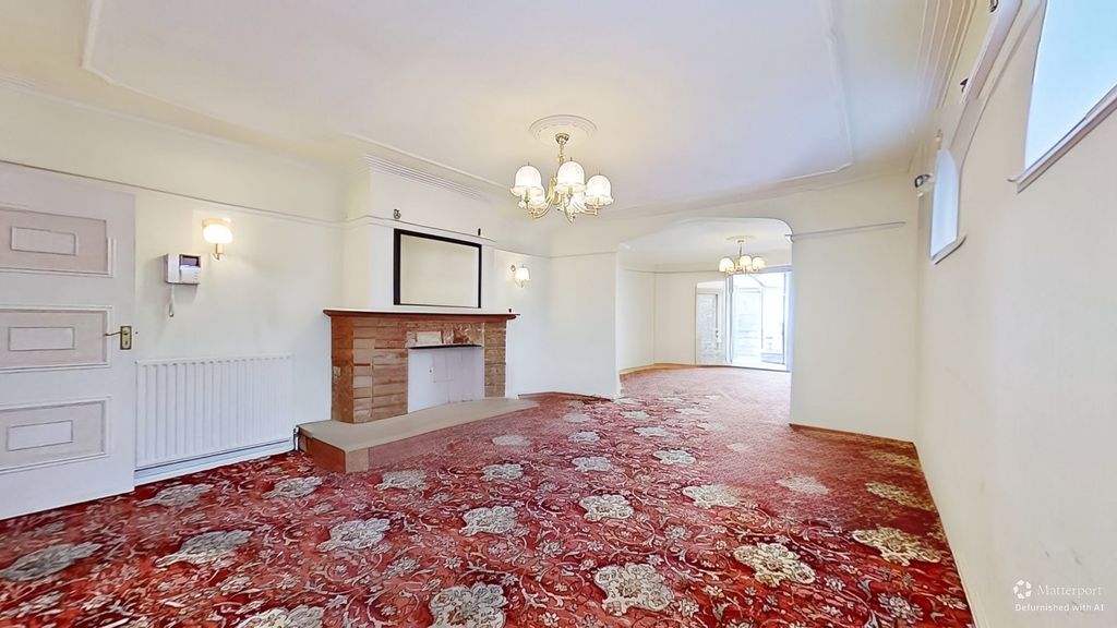 Property photo 3 of 27