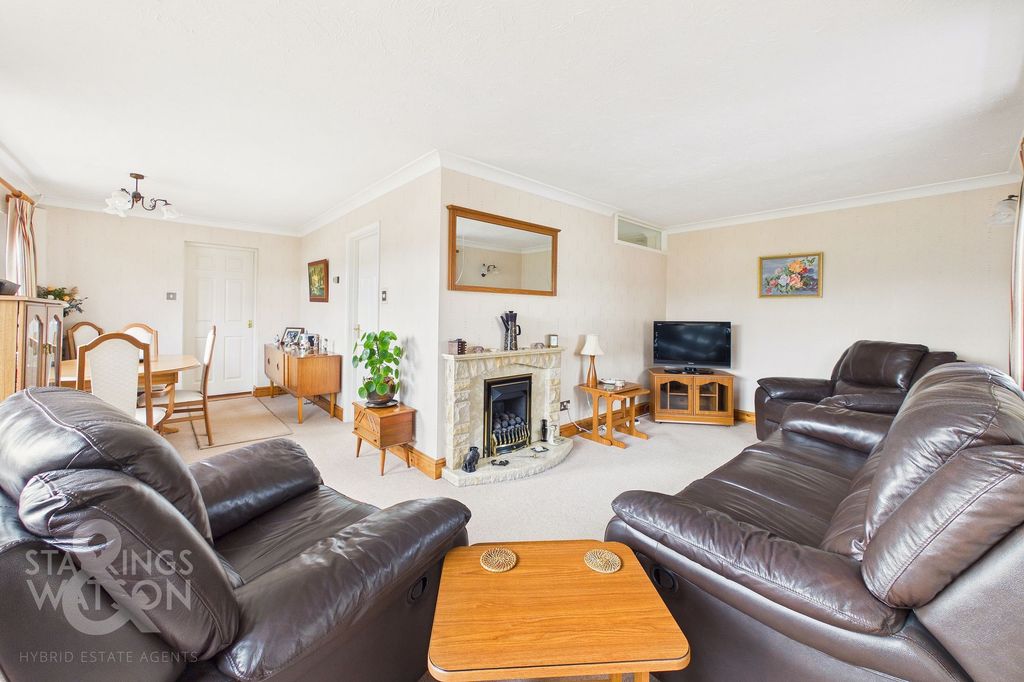 Property photo 2 of 28