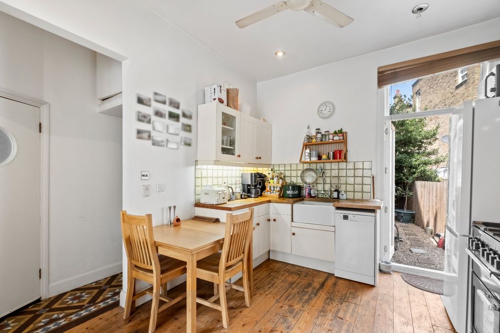 Property photo 3 of 12 Kitchen