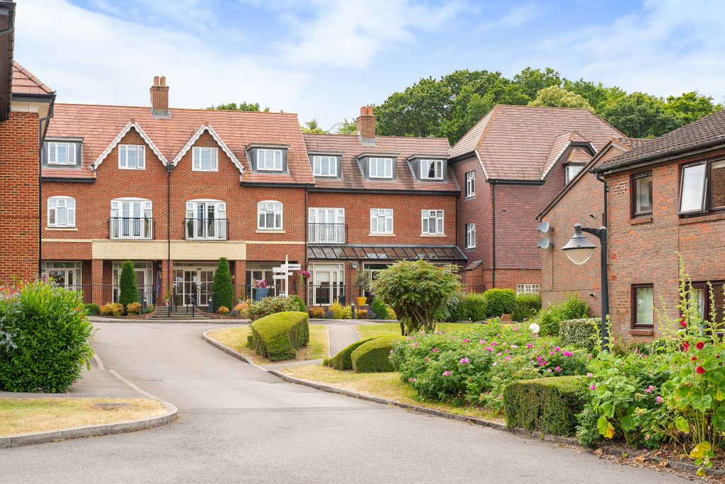 Property photo 3 of 6 Brochure