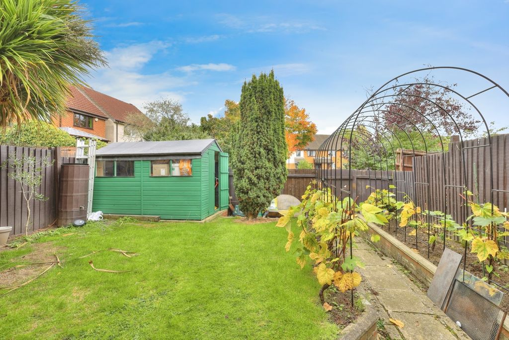 Property photo 3 of 16 Garden