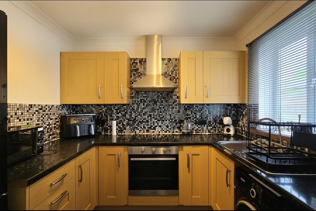 Property photo 3 of 12 Kitchen