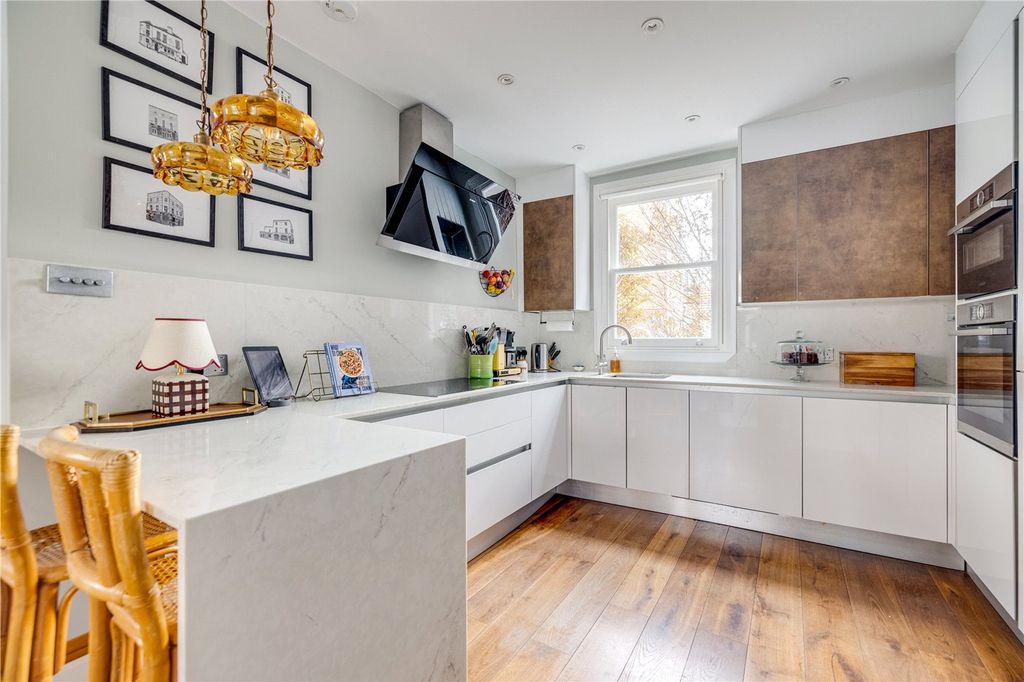 Property photo 2 of 19 Picture No. 08