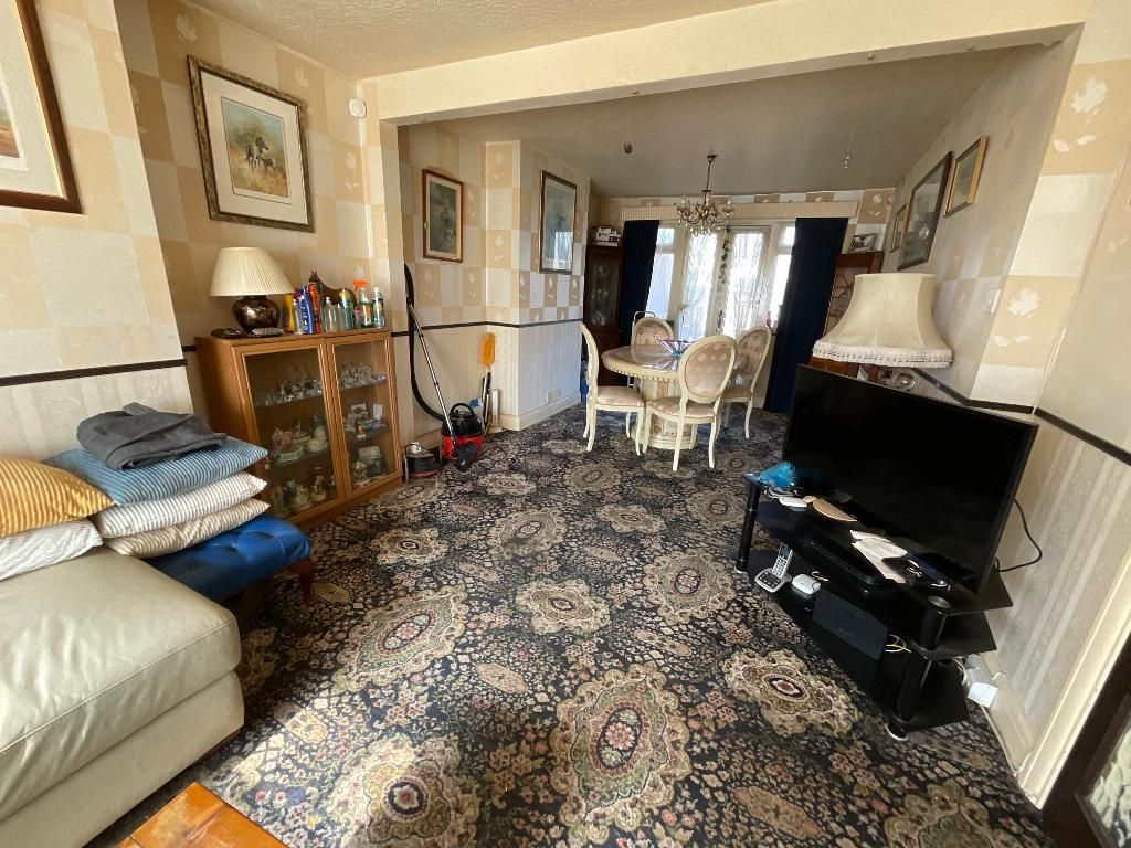Property photo 2 of 20 Living Room/Diner 25'5 x 10'8