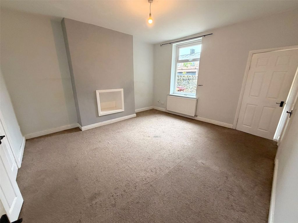 Property photo 2 of 9 Picture No. 11