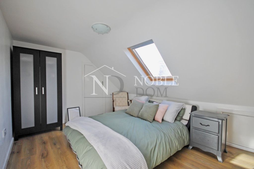 Property photo 1 of 10 Two Bedroom Maisonette In Hounslow