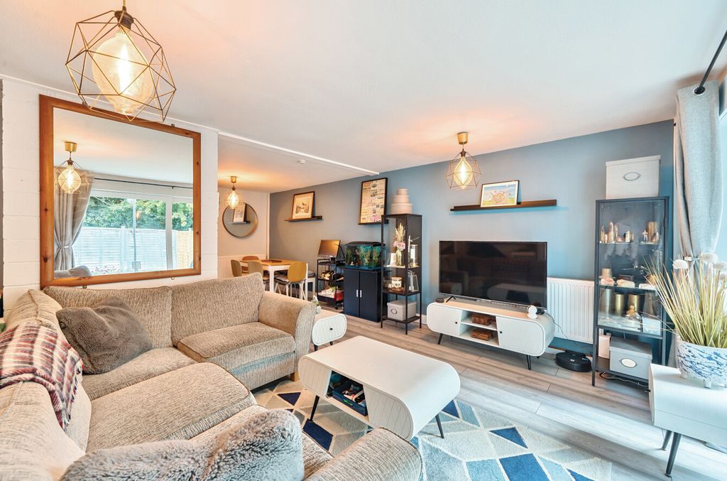 Property photo 2 of 16 1320978-6-687143B...
