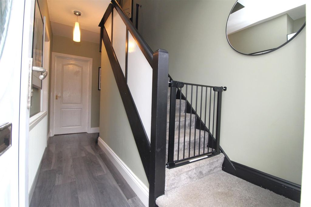 Property photo 2 of 15 Entrance Hallway