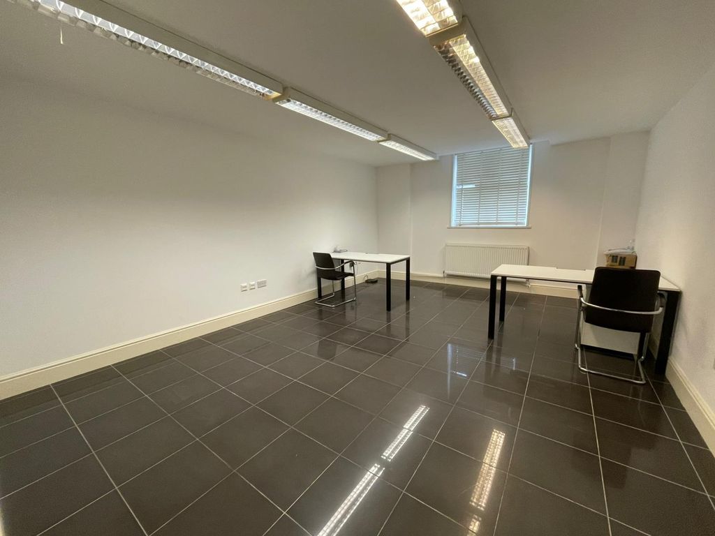 Property photo 1 of 7 Photo 7