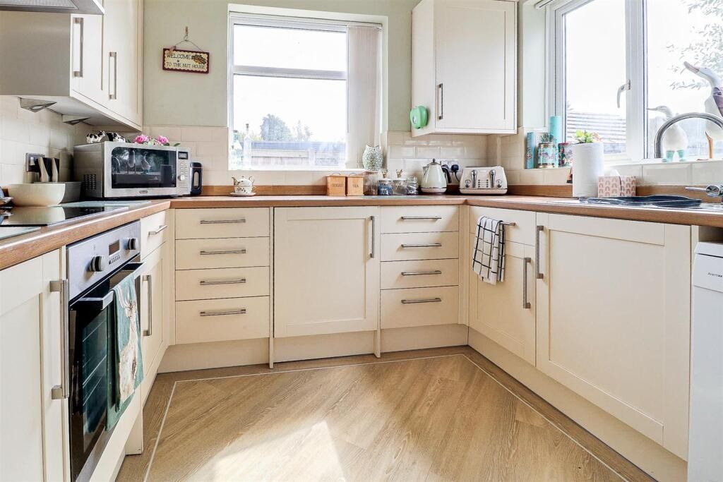 Property photo 3 of 38 4304395