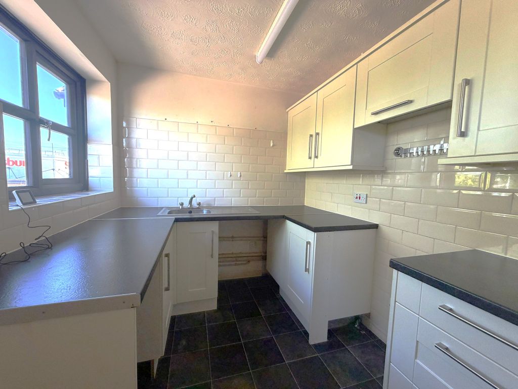 Property photo 2 of 7 Kitchen