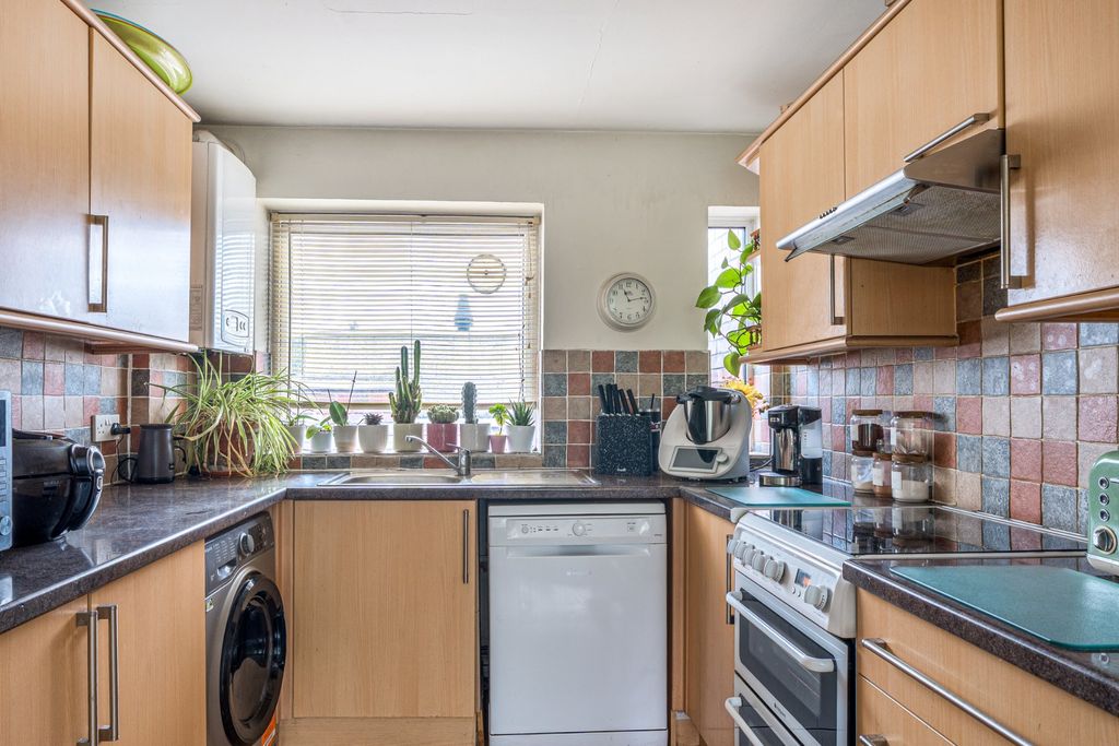 Property photo 3 of 16 Picture No. 12