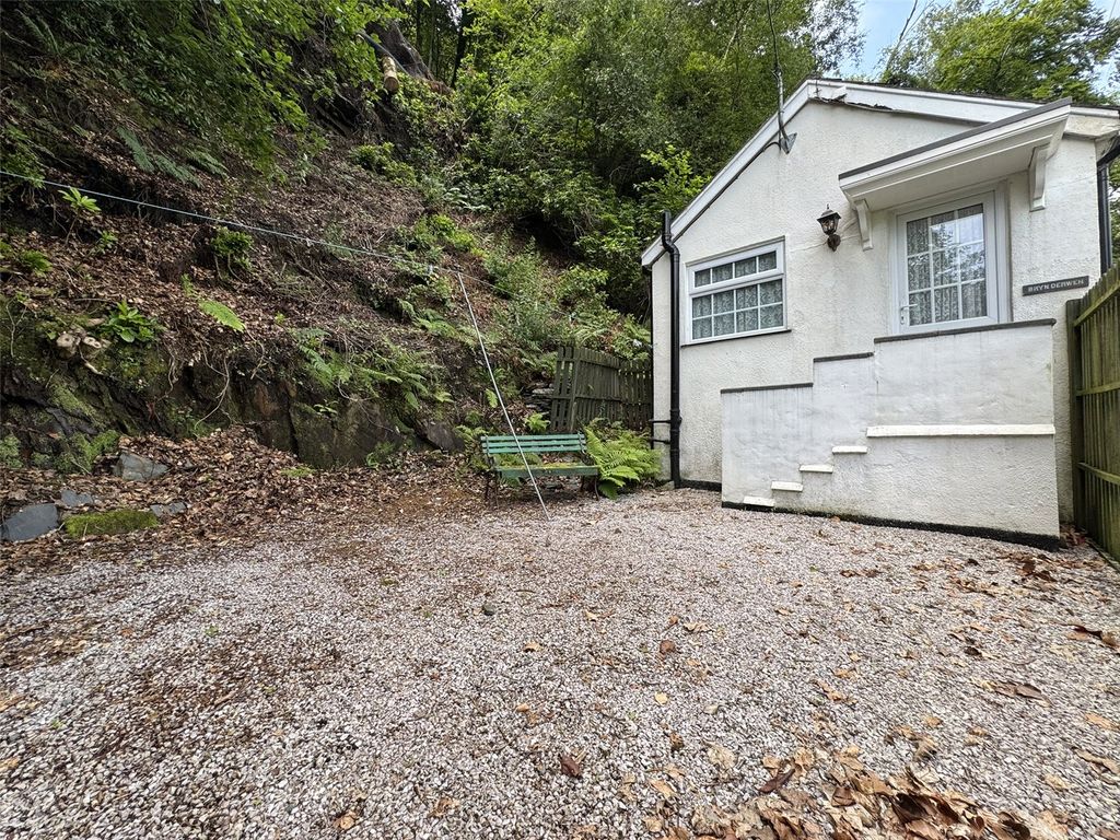 Property photo 3 of 19 Picture No. 25