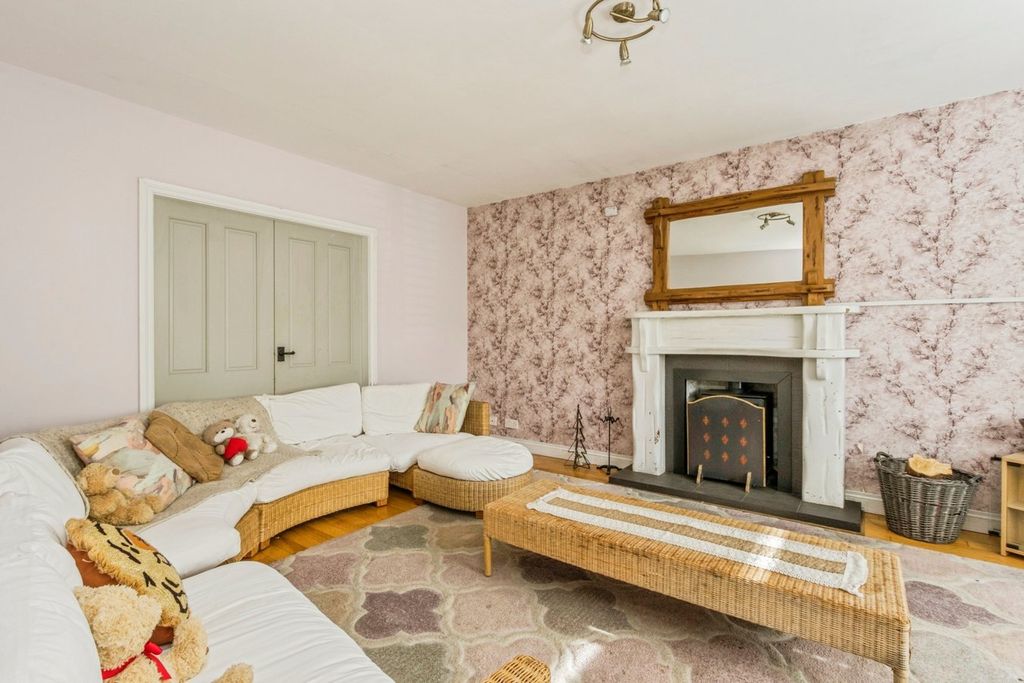 Property photo 2 of 30